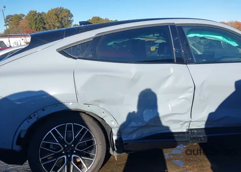 2024 Ford Mustang Mach-E Premium z USA, uszkodzony, nr VIN 3FMTK3R46RMA07135